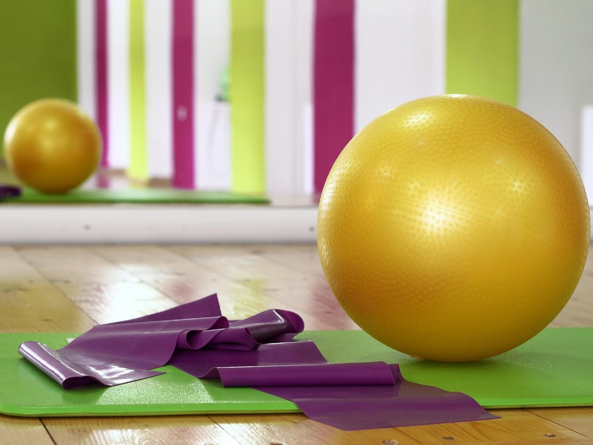Séance de Pilates avec ballon